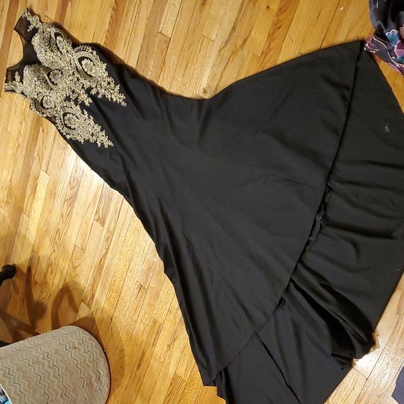 Donated Gorgeous black and gold prom dress - Picture 3 of 17
